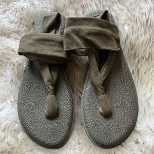 Sanuk Yoga Sling Sandals/flip-flops 7 army/olive green